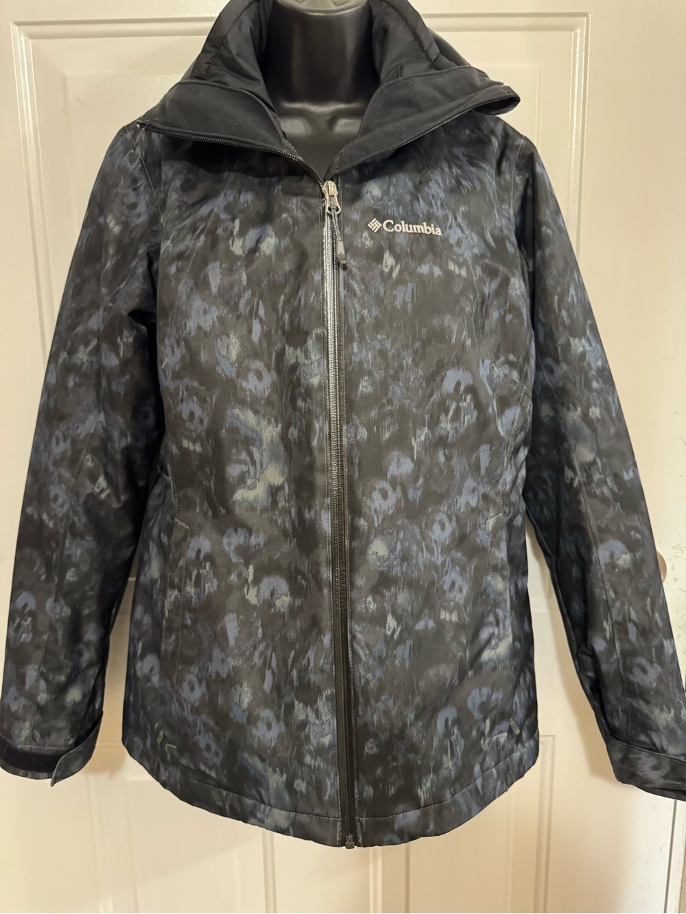 Columbia women’s 3n1 interchangeable winter jacket beautiful blue & black